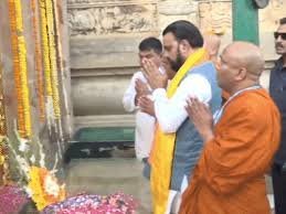 विष्णुपद-महाबोधि मंदिर में CM ने की पूजा:ई-रिक्शा से घूमकर कॉरिडोर का काम देखा; नालंदा में कहा- बेटियां जब तक घर नहीं पहुंचेंगी, पुलिस जागती रहेगी